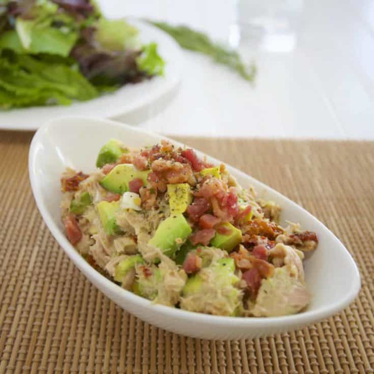 酪梨鮪魚沙拉 Avocado Tuna Salad – 沒有廚房也可以做的簡易生酮午餐