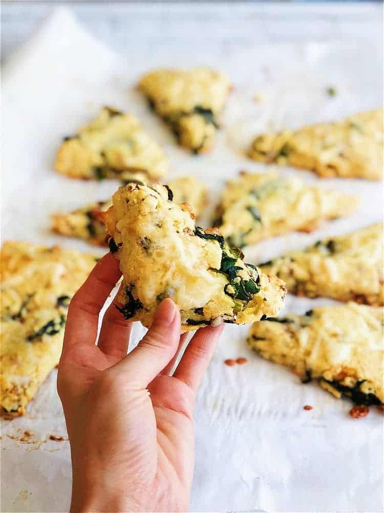 生酮菠菜培根司康