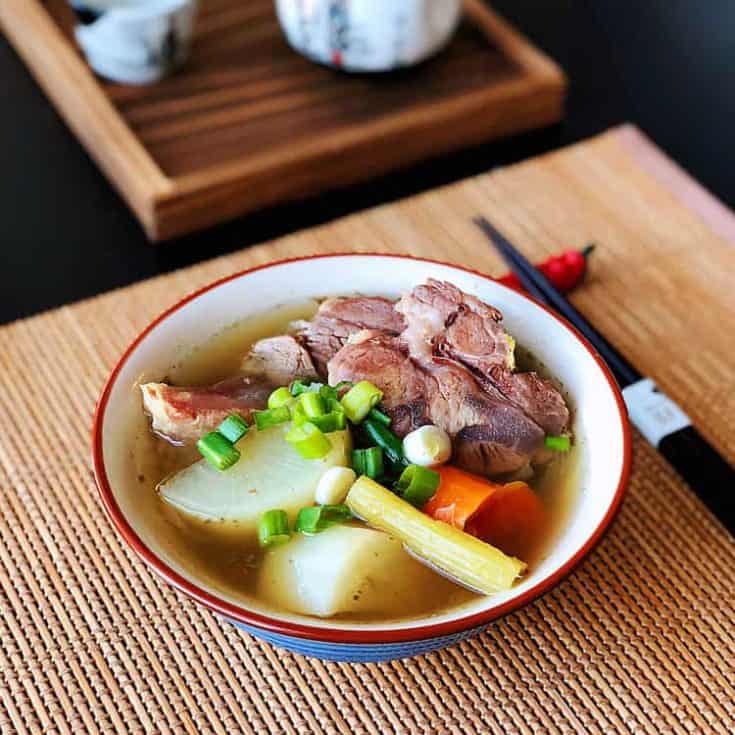 清燉牛肉湯- 不用滷包也能煮出清甜、味美、有深度的湯頭 Beef Noodle Soup