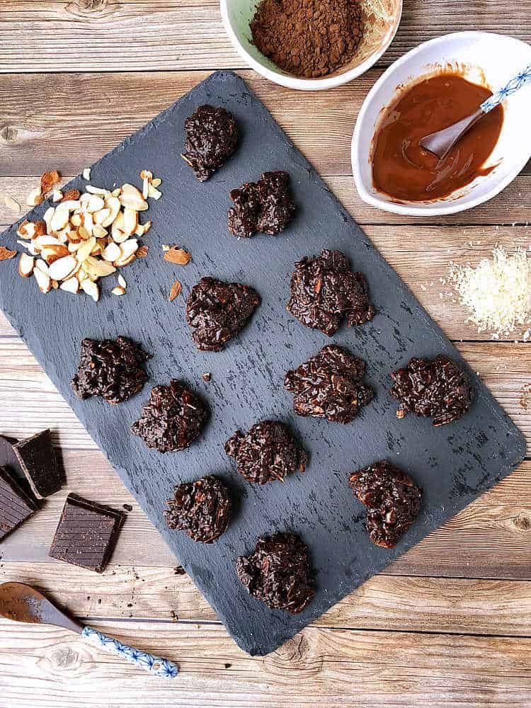 免烤巧克力杏仁脆片餅乾球