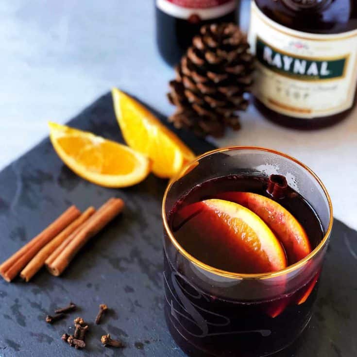 水果熱紅酒 Mulled Wine-暖到心坎的聖誕飲料！5種材料5分鐘，低醣無糖