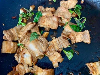 泰式九層塔炒五花肉片