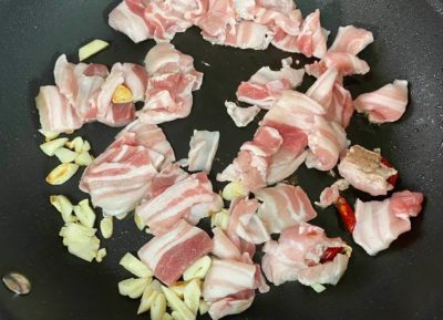 泰式九層塔炒五花肉片