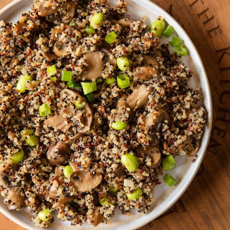 毛豆蘑菇藜麥飯 -全素減醣餐。高蛋白低GI、一鍋到底快速出餐