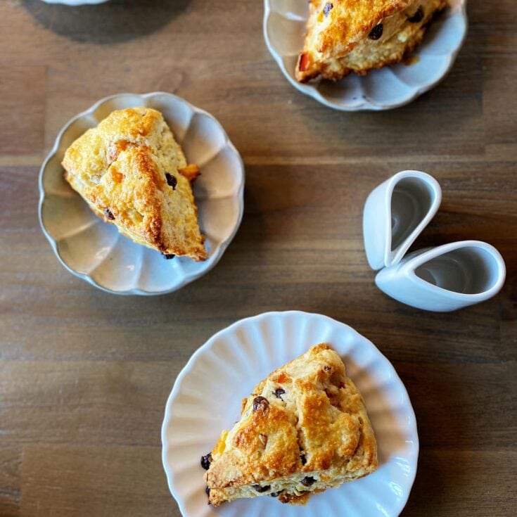 無糖巧克力杏桃司康-外酥內軟香噴噴，我們家最受歡迎的早餐！